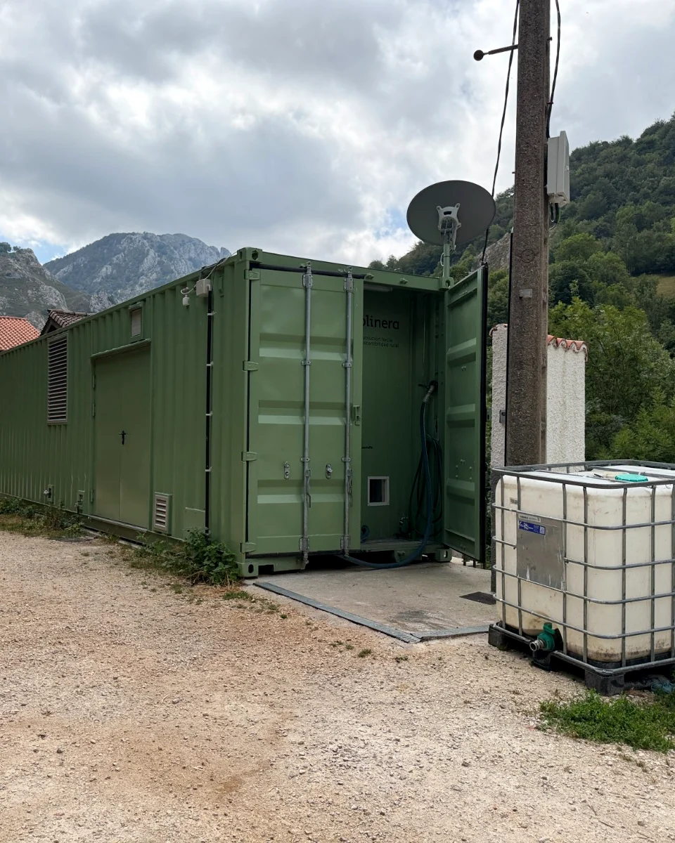 Wheytainer de Agrolinera con depósito de recogida en Tielve, Picos de Europa